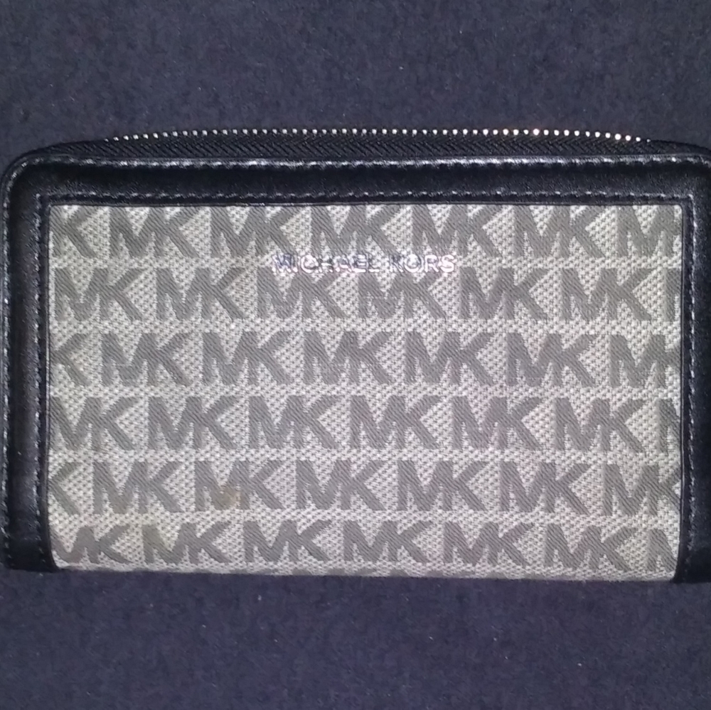 Michael kors wallet